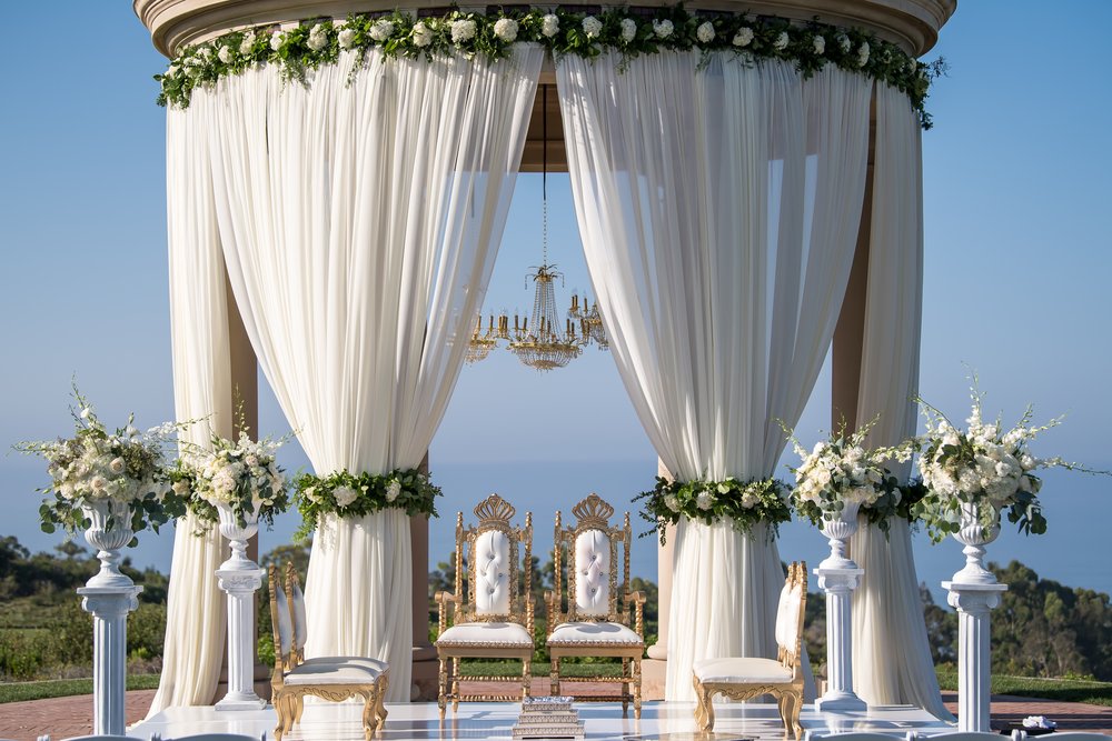 Floral decoration of the mandap at Pelican Hill Resort Rotunda