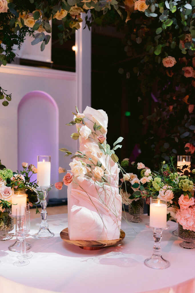 beautiful centerpiece decor with roses, roses wedding decor, candle decor for reception, greenery wedding cake ideas